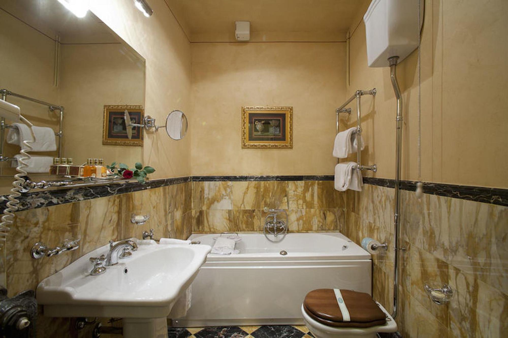Residenza Palazzo Visdomini Bed and Breakfast Pietrasanta Camera foto