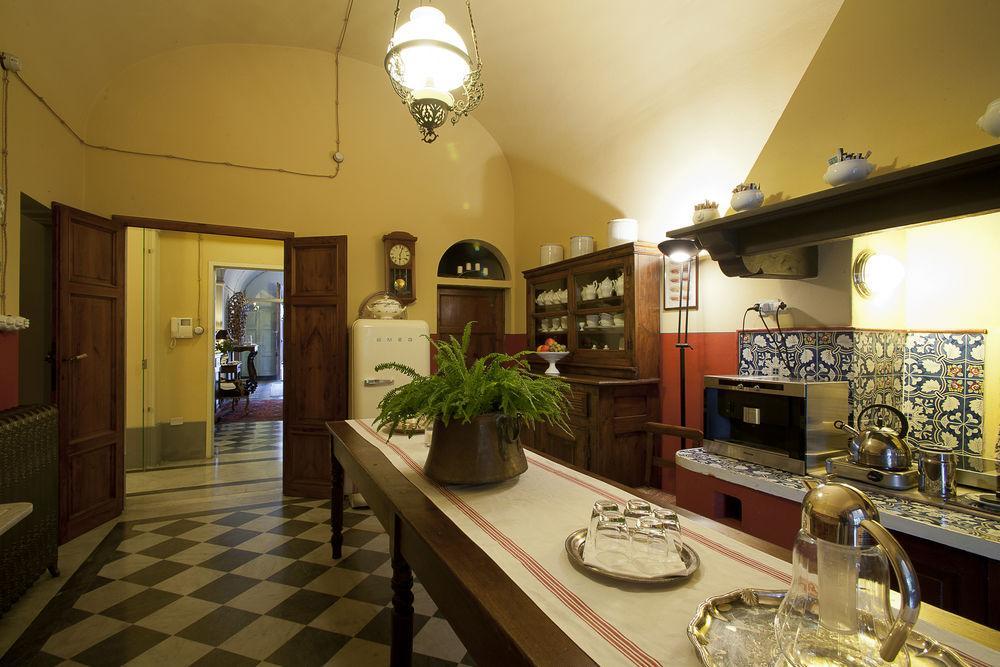 Residenza Palazzo Visdomini Bed and Breakfast Pietrasanta Esterno foto