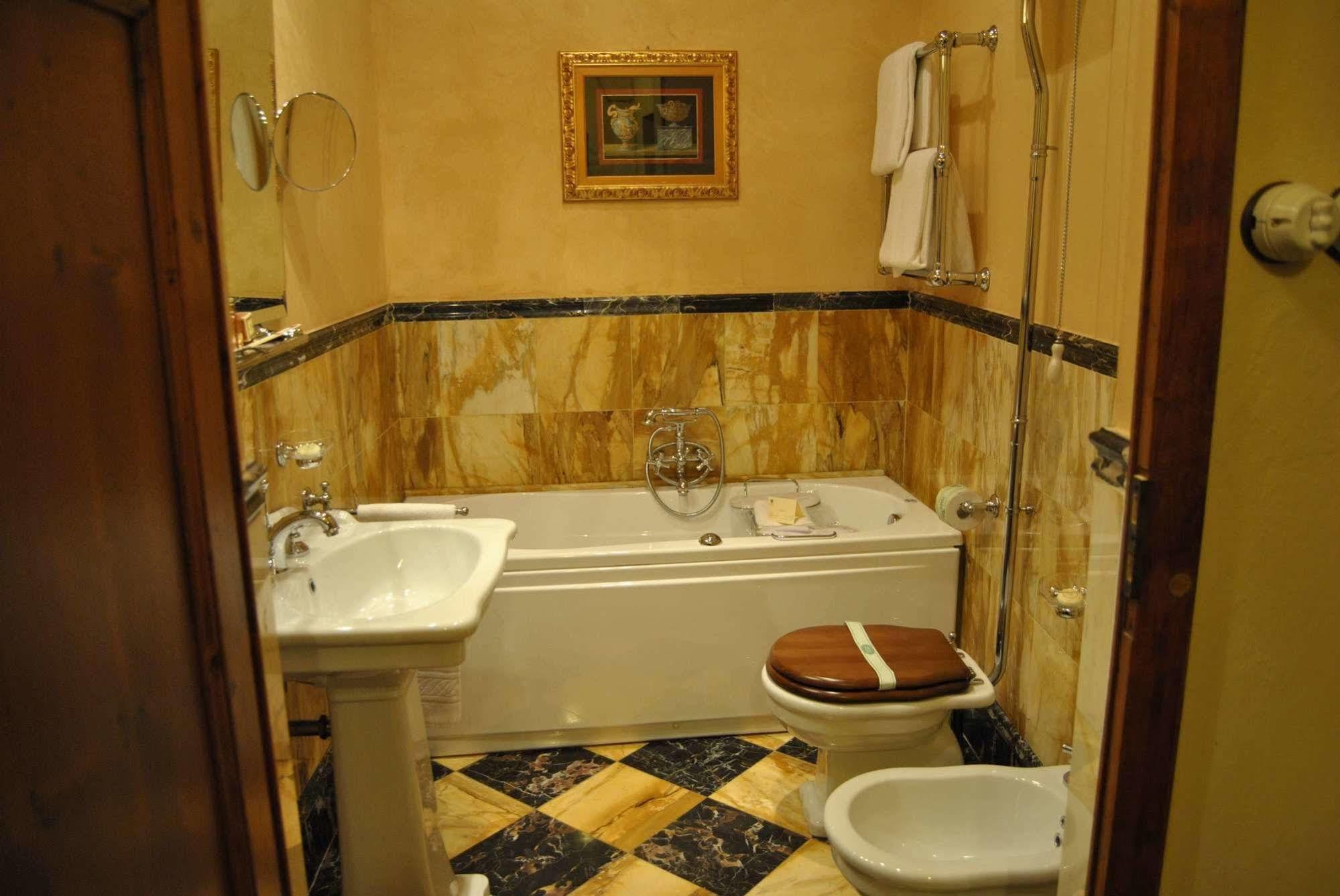 Residenza Palazzo Visdomini Bed and Breakfast Pietrasanta Esterno foto
