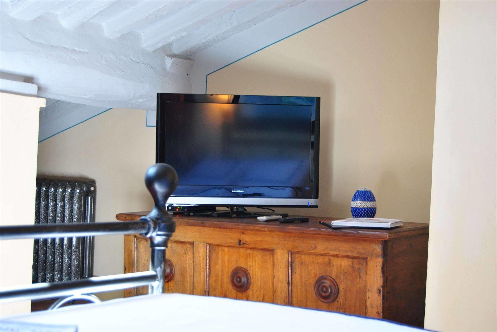 Residenza Palazzo Visdomini Bed and Breakfast Pietrasanta Esterno foto