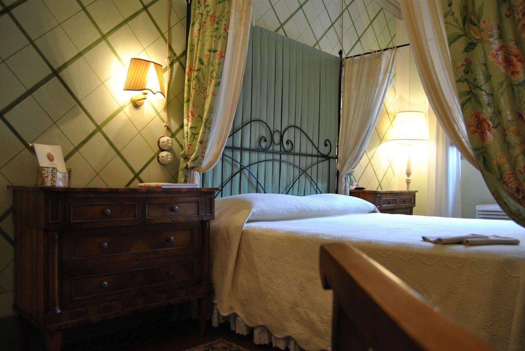 Residenza Palazzo Visdomini Bed and Breakfast Pietrasanta Esterno foto